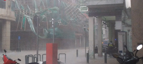 澳門因地理位置原因，較易受到熱帶氣旋影響，俗稱的“臺風”便是熱帶氣旋其中一個強度等級。從2017年的臺風“天鴿”到2018年的臺風“山竹”，一年時間里，澳門抗臺風能力逐漸增強，澳門民眾防災減災意識與日俱增，澳門也逐步成長為市民和游客心中的安全港灣。