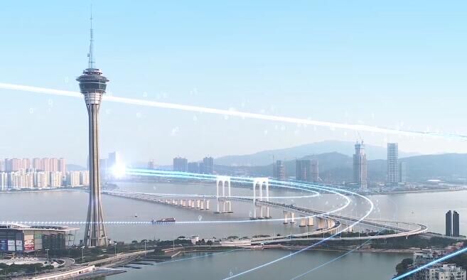 引人工智能入城，為城市裝上“智慧大腦”，科技之光點亮濠江發(fā)展，創(chuàng)新之力引領金蓮未來。智慧城市建設令澳門數(shù)據(jù)活起來、信息連起來、成果用起來，相信在國家政策的大力支持下，澳門特區(qū)政府的帶領下，澳門同胞的團結努力下，澳門明天必定更加美好！