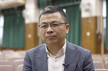 香港升旗隊總會總監(jiān)、培僑中學(xué)校長伍煥杰