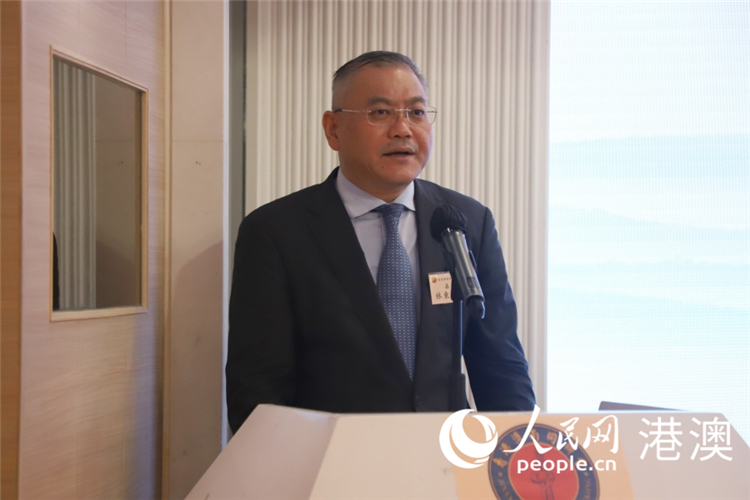 圖4.香港濟(jì)南同鄉(xiāng)會(huì)會(huì)長(zhǎng)林東明致辭。人民網(wǎng) 陳曉琳 攝