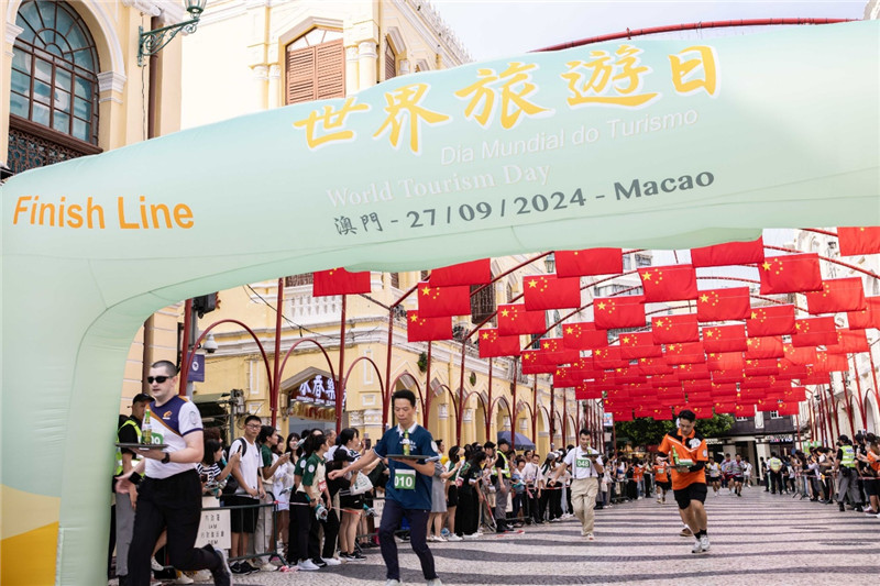 緊張刺激的托盤比賽現(xiàn)場(chǎng)。澳門特區(qū)旅游局供圖