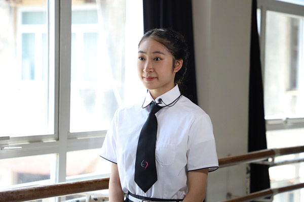 澳門演藝學(xué)院舞蹈學(xué)校學(xué)生仇芯柔接受人民網(wǎng)專訪。人民網(wǎng) 吳宇揚(yáng)揚(yáng)攝
