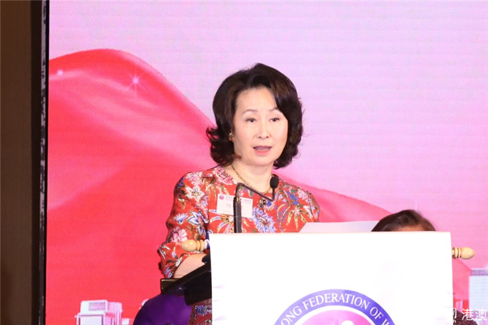 香港各界婦女聯(lián)合協(xié)進(jìn)會(huì)主席何超瓊致辭。人民網(wǎng) 陳曉琳 攝