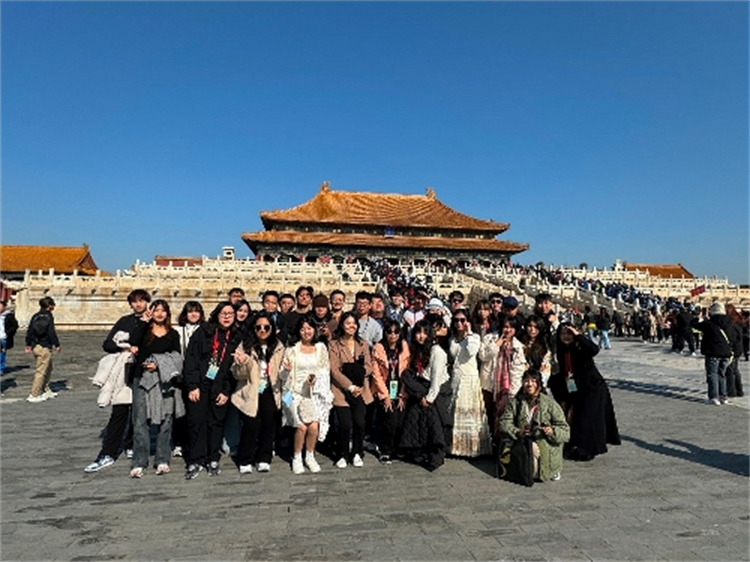 圖為交流團(tuán)游覽故宮博物院。（澳門(mén)特區(qū)教育及青年發(fā)展局供圖）