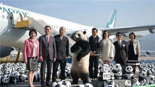 圖1.香港大型熊貓主題展覽“PANDA GO!香港游”歡迎儀式舉行。人民網(wǎng) 嚴(yán)小晶 攝
