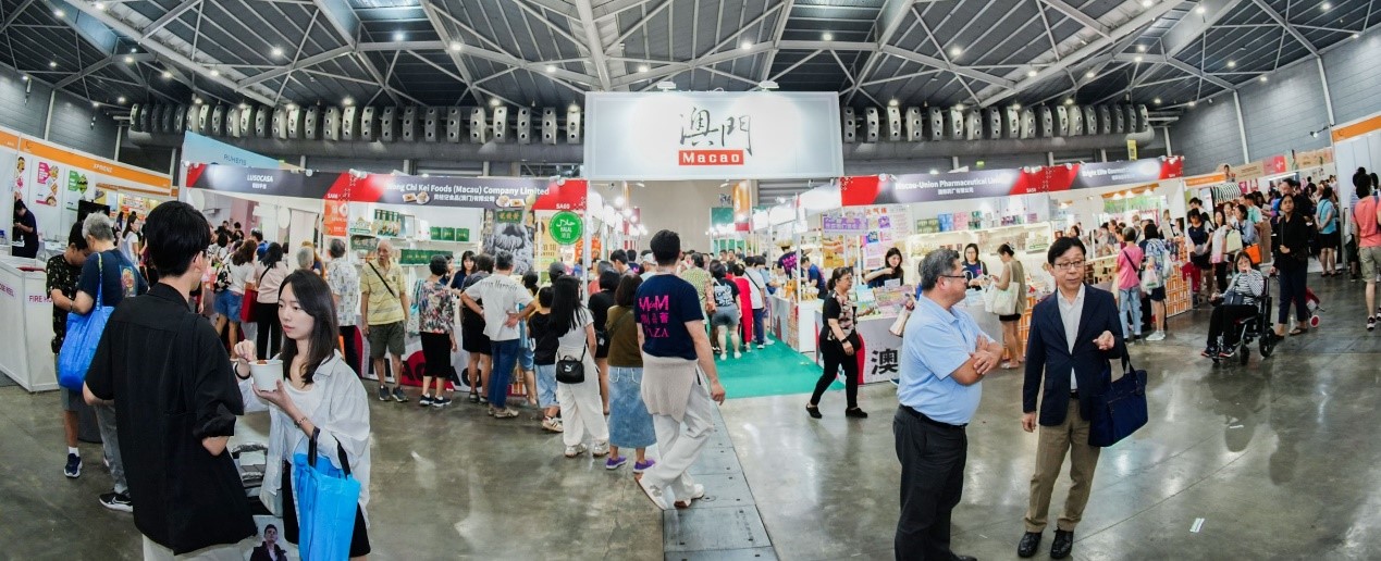 “亞太國際食品展2024”澳門館吸引眾多游客參觀。澳門特區(qū)政府招商投資促進(jìn)局供圖
