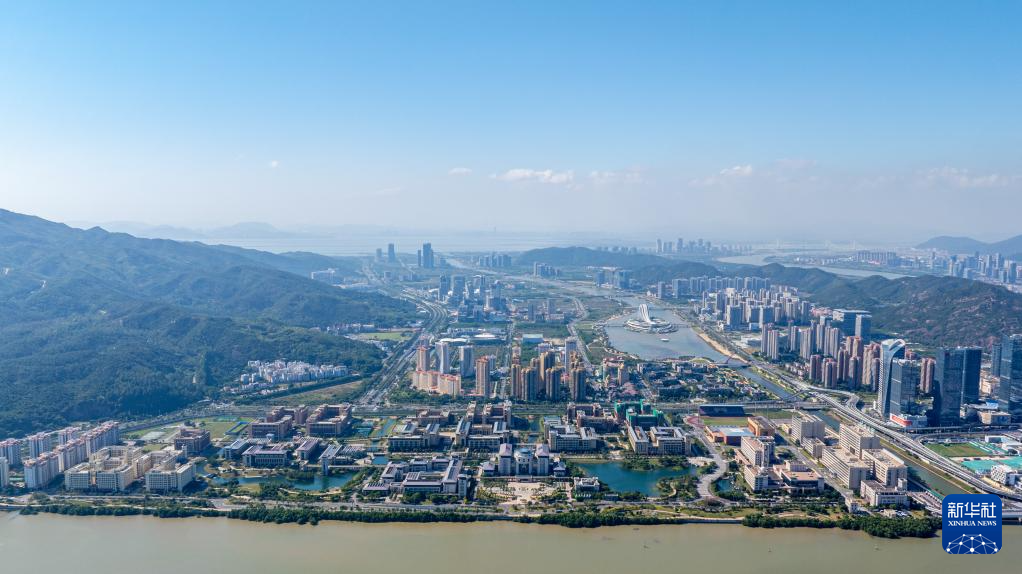 12月4日，澳門大學橫琴校區(qū)和橫琴一帶的景色（無人機照片）。