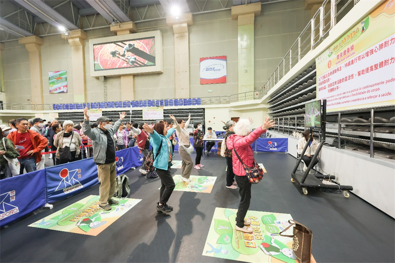 圖為澳門(mén)長(zhǎng)者踴躍參與“運(yùn)動(dòng)日”活動(dòng)。(澳門(mén)特區(qū)體育局供圖)