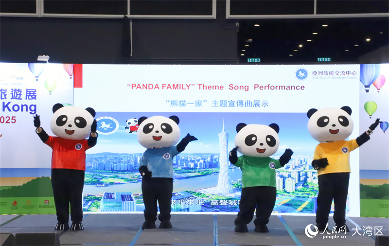 圖2.“熊貓一家”主題宣傳曲展示。人民網(wǎng) 吳宇揚(yáng)揚(yáng) 攝