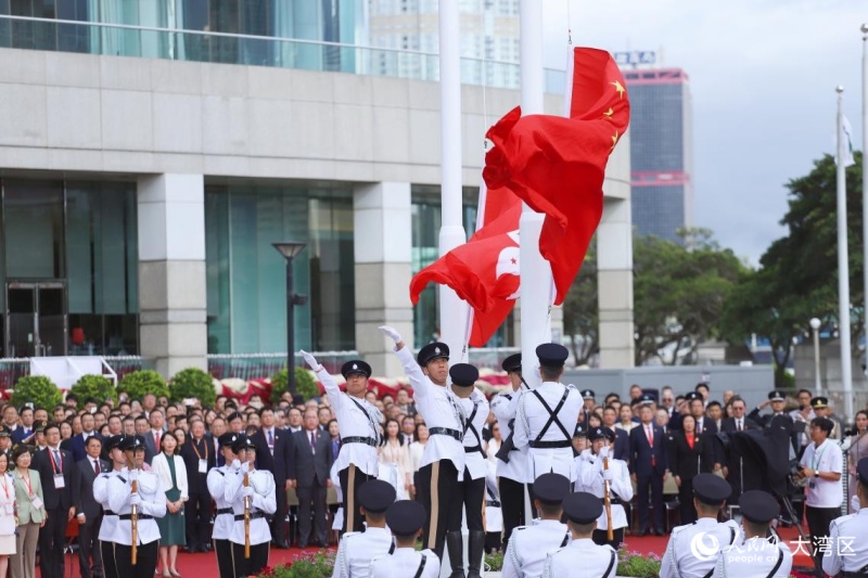 7月1日，香港特區(qū)政府在金紫荊廣場舉行升旗儀式。人民網(wǎng) 吳宇揚(yáng)揚(yáng)攝
