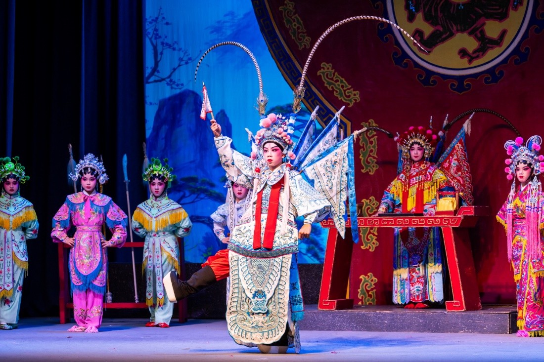 圖為澳門學(xué)生演出《滿門忠烈楊家將》，展現(xiàn)藝術(shù)學(xué)習(xí)成果。澳門特區(qū)文化局供圖