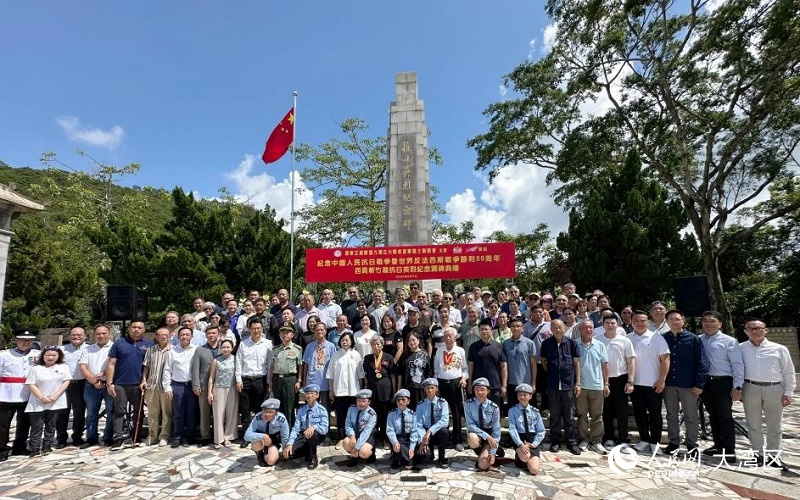 “紀(jì)念抗日英烈謁碑日”儀式舉行。實習(xí)生 楊潔蕾攝