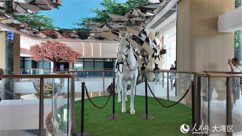 實物大小的機械馬。人民網(wǎng) 嚴小晶 攝