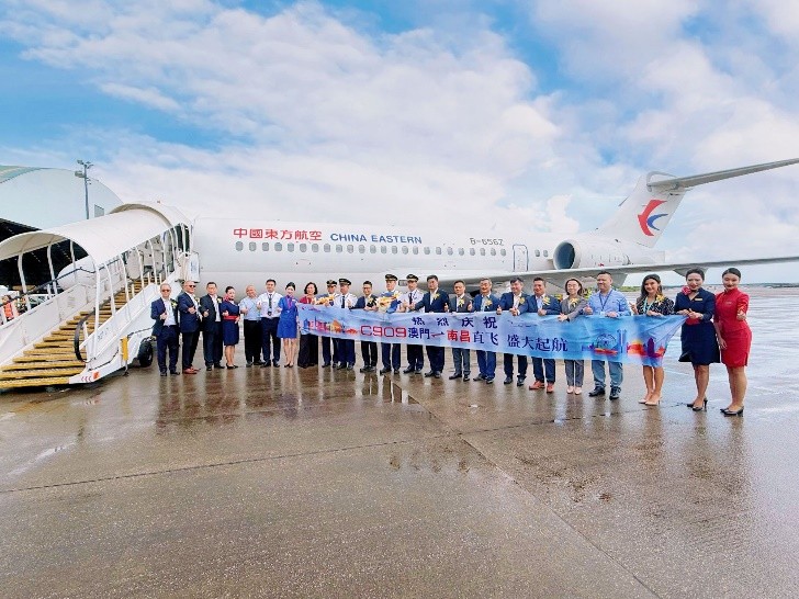 圖為澳門與南昌航線首度由國產(chǎn)C909客機執(zhí)飛。澳門國際機場專營股份有限公司供圖