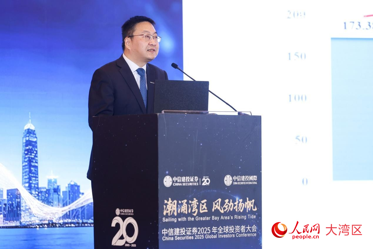 格林美董事、高級副總經(jīng)理潘驊現(xiàn)場分享。人民網(wǎng) 嚴小晶攝