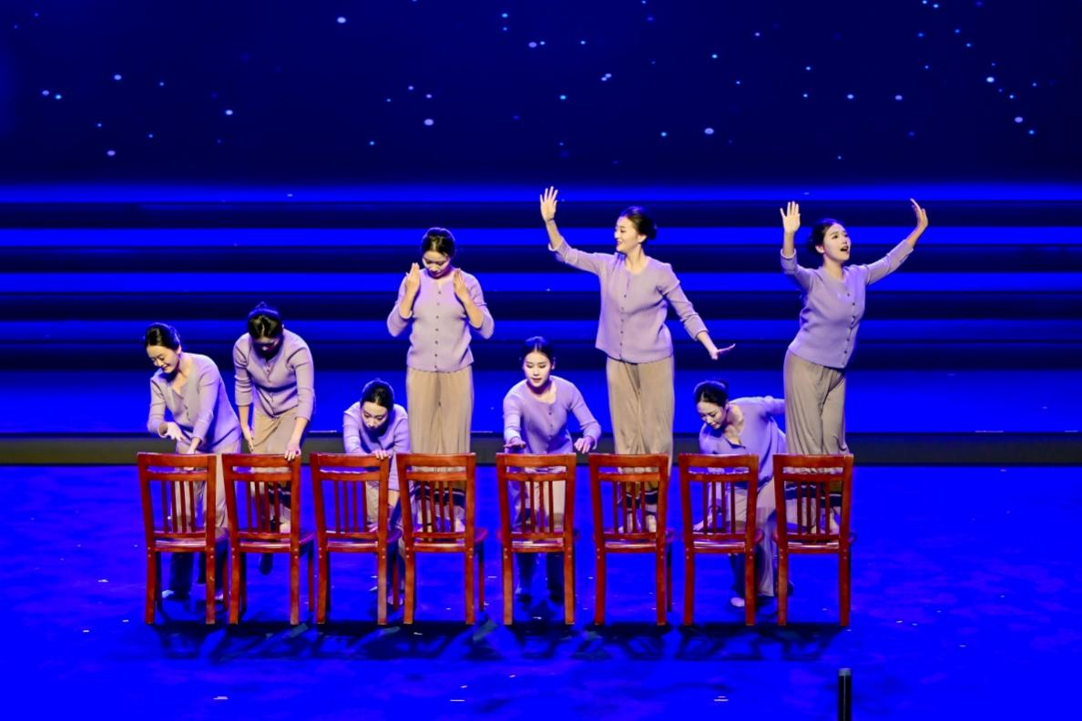 圖為駐澳部隊表演舞蹈《我等你》。主辦方供圖