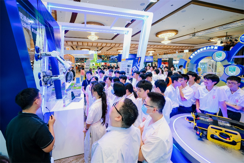 澳門多所中學(xué)師生到場參觀。主辦方供圖