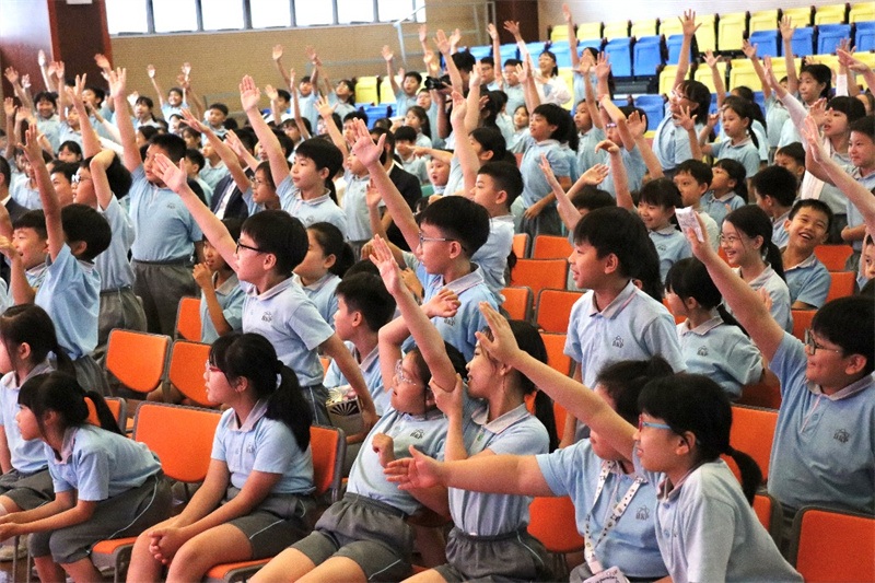 圖為活動(dòng)現(xiàn)場同學(xué)們踴躍參與互動(dòng)，積極學(xué)習(xí)了解昆曲。主辦方供圖