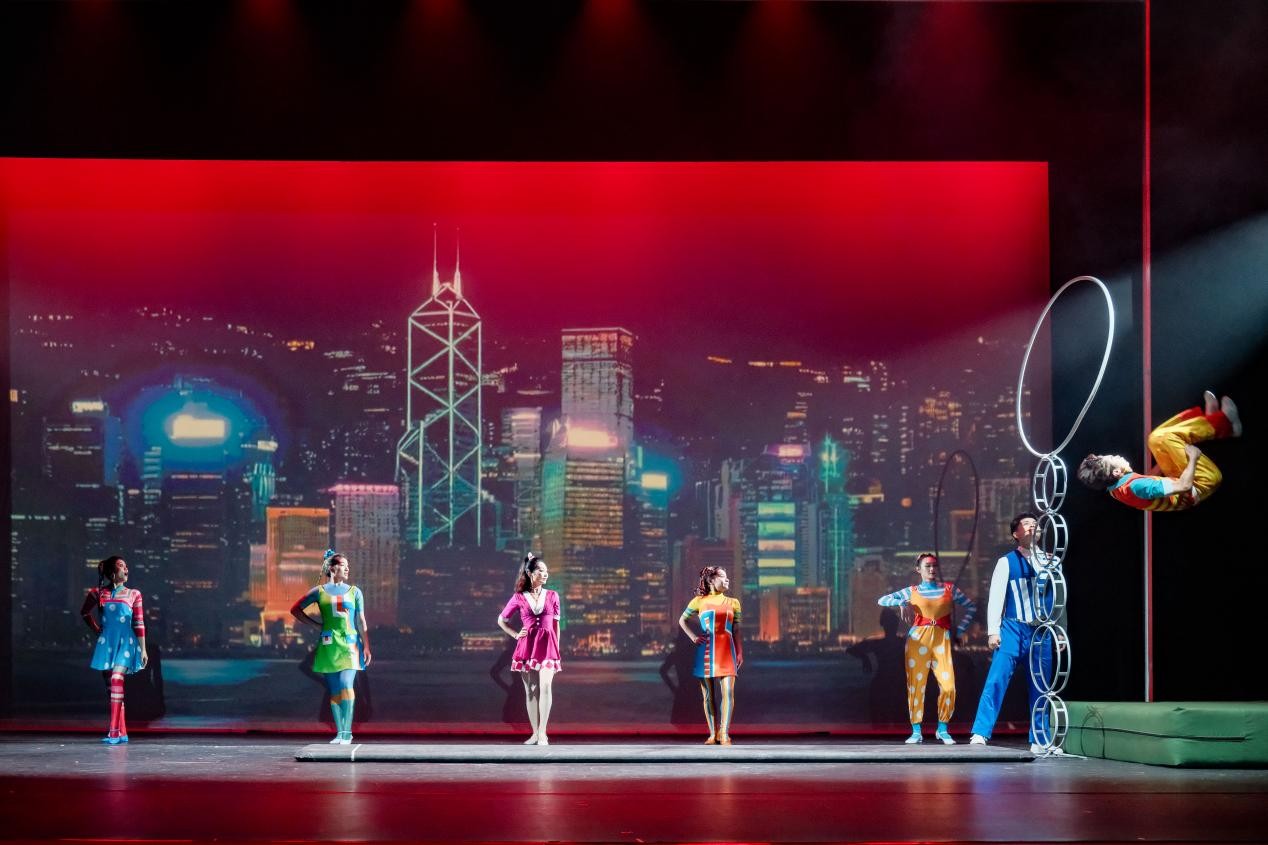 多媒體舞臺劇《因為愛》“十周年特別版”在香港上演。演出方供圖