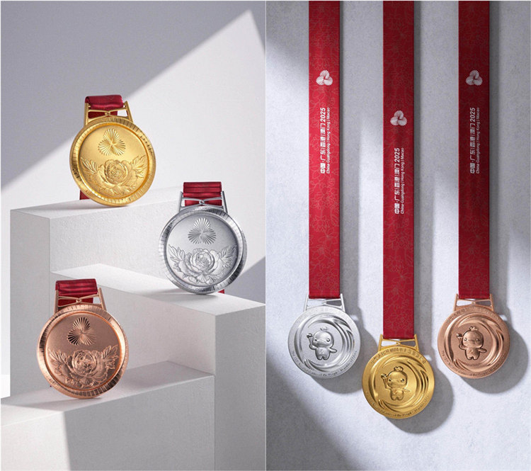 拼版照片：第十五屆全國運動會競技體育項目獎牌。新華社發(fā)