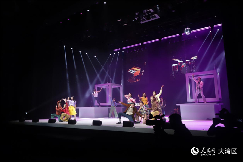 劇場(chǎng)上演開(kāi)幕節(jié)目《一束光·高錕的記憶》部分片段。鄭捷晟攝