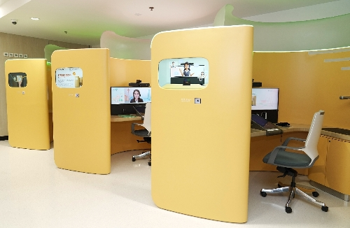 圖為遙距(即遠(yuǎn)程)服務(wù)柜枱。澳門特區(qū)行政公職局供圖