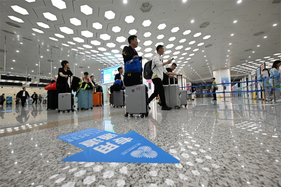 澳門主要口岸為各體育代表團(tuán)開設(shè)“出入境專用通道”便利通關(guān)。澳門特區(qū)政府新聞局供圖