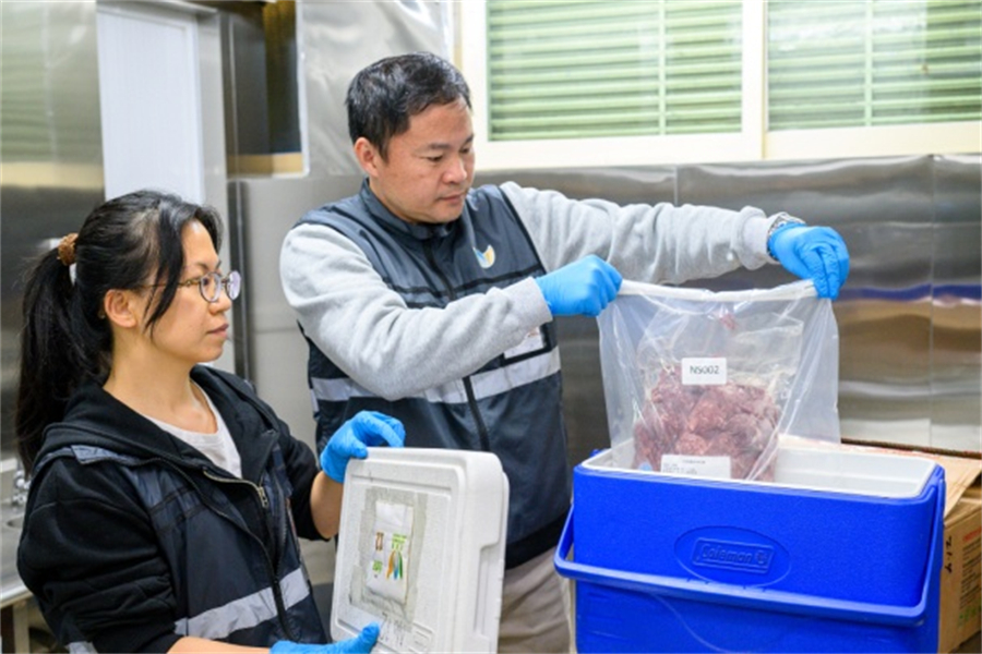 食材完成檢驗(yàn)檢疫，運(yùn)進(jìn)澳門專倉保存。澳門特區(qū)政府新聞局供圖