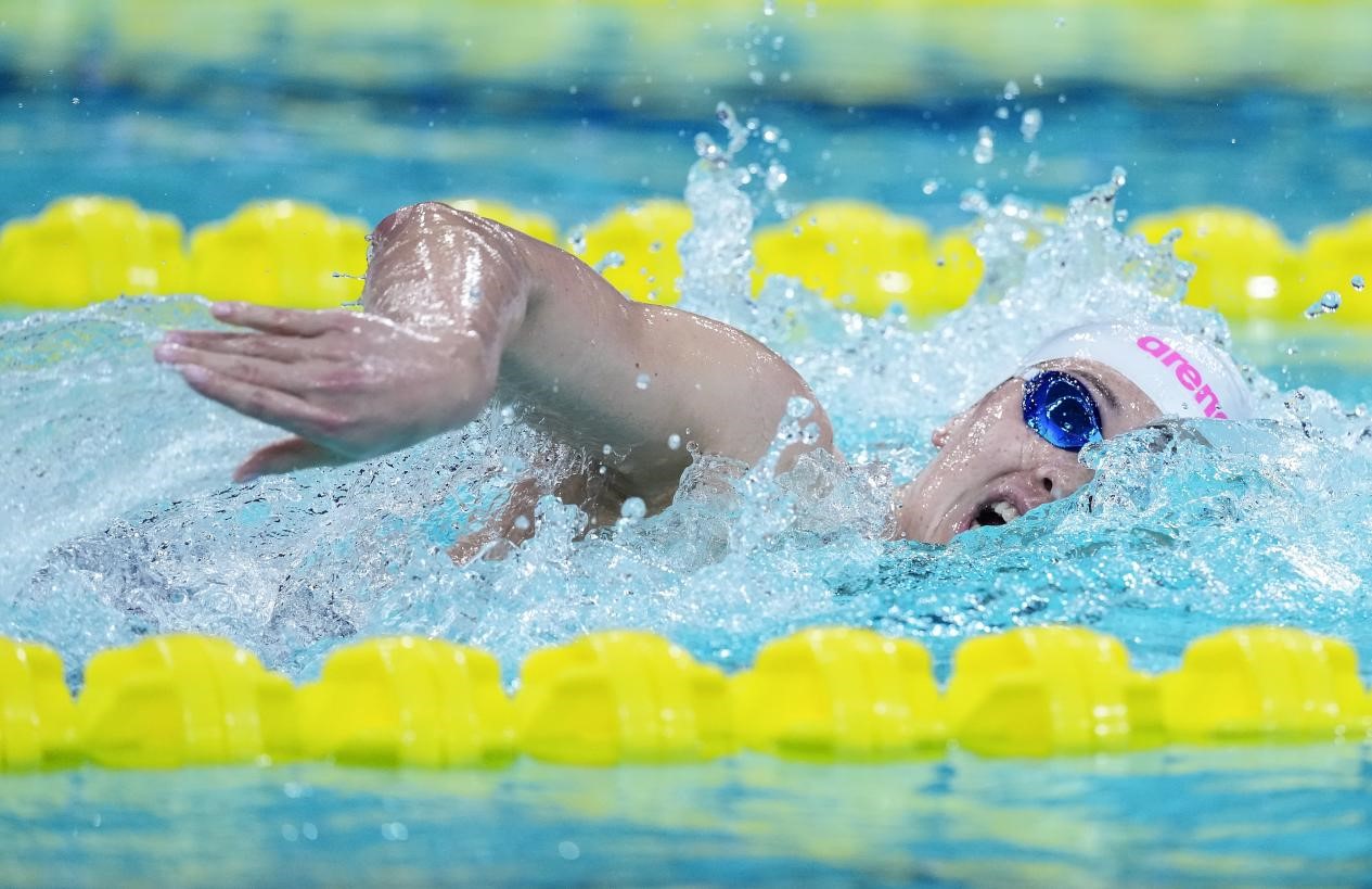 圖2.何詩蓓贏得香港史上首面全運游泳金牌。主辦方供圖
