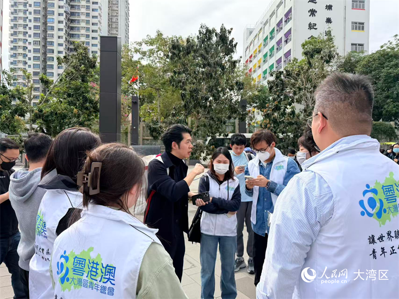 粵港澳大灣區(qū)青年總會(huì)義工在行動(dòng)。人民網(wǎng) 吳宇揚(yáng)揚(yáng) 攝