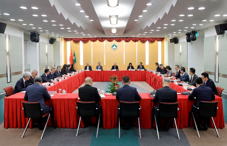 圖為岑浩輝主持召開冬防會議部署重大安全風險排查整治工作。澳門特區(qū)政府新聞局供圖