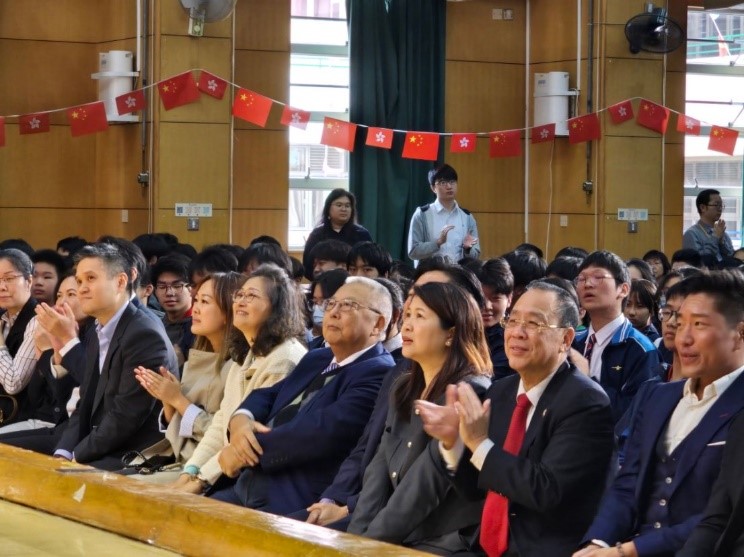 圖為出席主題講座的嘉賓被同學(xué)們的演講深深吸引。（主辦方供圖）