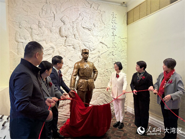 葉挺將軍銅像揭幕。人民網(wǎng)記者 富子梅攝