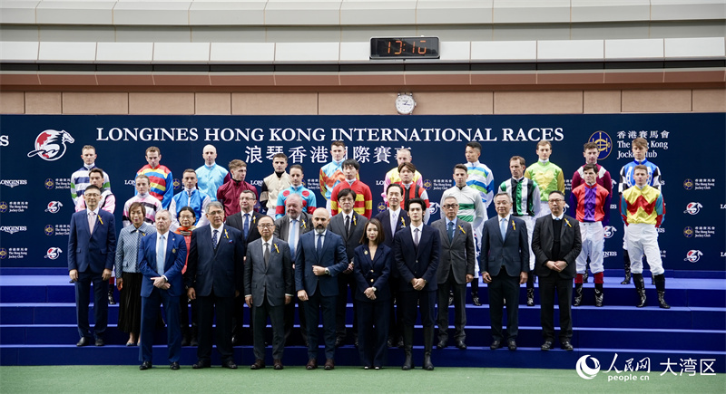 2025年“浪琴香港國際賽事”開幕式現(xiàn)場。人民網(wǎng) 嚴小晶攝