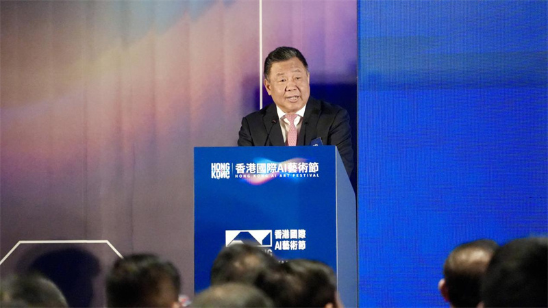 紫荊文化集團(tuán)董事長(zhǎng)許正中致辭。人民網(wǎng) 吳宇揚(yáng)揚(yáng)攝