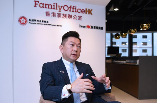 4月10日，香港投資推廣署家族辦公室環(huán)球總裁方展光接受新華社記者專訪。新華社記者 陳鐸 攝