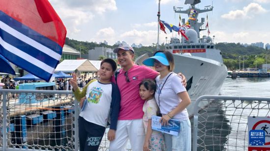 7月5日，民眾參觀湛江艦。新華社發(fā)（黃茜恬攝）