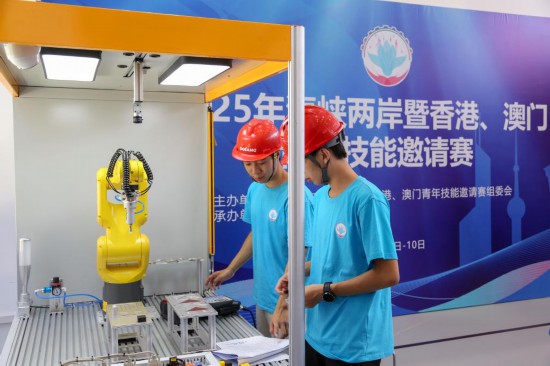 7月8日在上海第二工業(yè)大學(xué)拍攝的海峽兩岸暨香港、澳門青年技能邀請(qǐng)賽現(xiàn)場(chǎng)。新華社發(fā)（陳瀟雨攝）