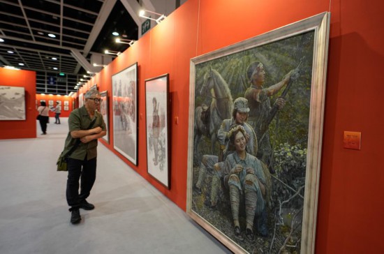 8月6日，觀眾在觀看展覽。新華社發(fā)（呂小煒攝）