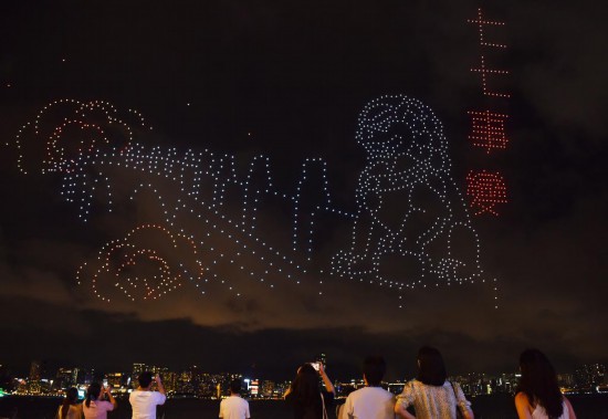   8月30日拍攝的無(wú)人機(jī)匯演現(xiàn)場(chǎng)。新華社記者 陳鐸 攝