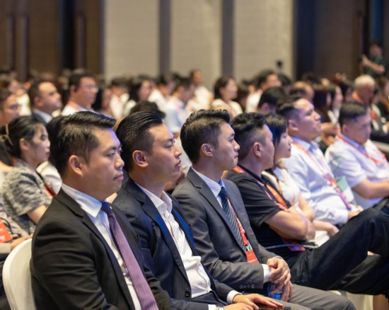 9月15日，參會(huì)嘉賓在聽會(huì)。新華社記者 肖恩楠 攝