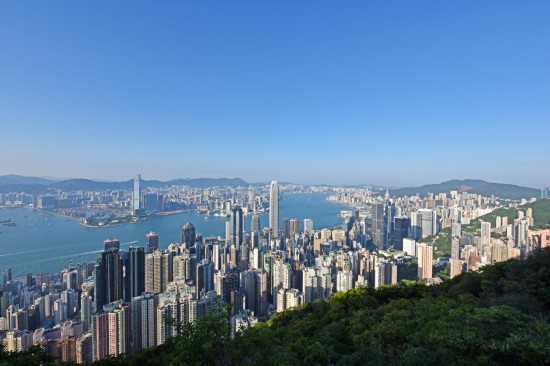 這是5月12日拍攝的香港維多利亞港兩岸風(fēng)光。新華社記者 陳鐸 攝