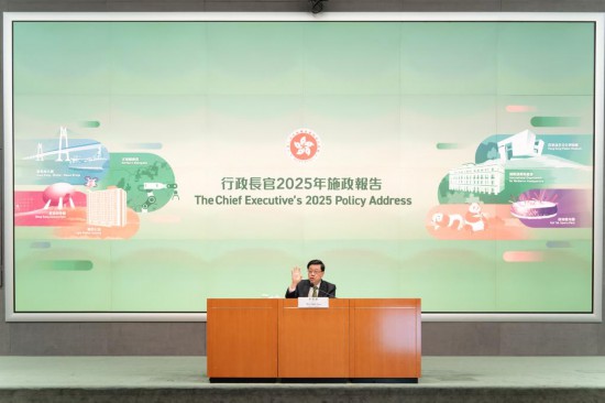 9月17日，香港特區(qū)行政長官李家超出席施政報告記者會。新華社記者 朱煒 攝