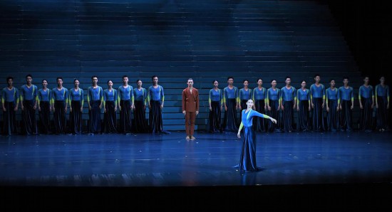 　　6月13日，現(xiàn)代舞詩(shī)劇《詩(shī)憶東坡》作為本屆中華文化節(jié)開(kāi)幕節(jié)目亮相香港文化中心。新華社記者 陳鐸 攝