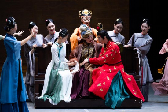 　　8月8日，江蘇大劇院原創(chuàng)民族舞劇《紅樓夢(mèng)》在香港文化中心上演。新華社記者 朱煒 攝