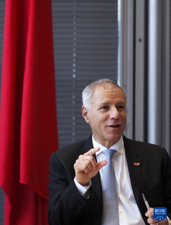 10月9日，匯豐集團(tuán)行政總裁艾橋智在香港接受新華社記者專訪。新華社發(fā)（王申攝）