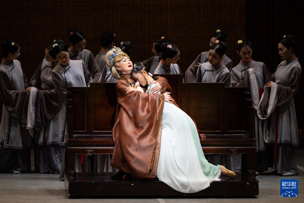 這是8月8日在香港文化中心拍攝的民族舞劇《紅樓夢》。新華社記者 朱煒 攝