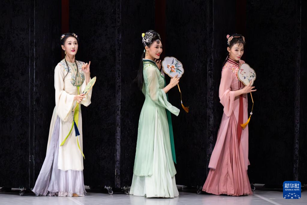 這是8月8日在香港文化中心拍攝的民族舞劇《紅樓夢》。新華社記者 朱煒 攝