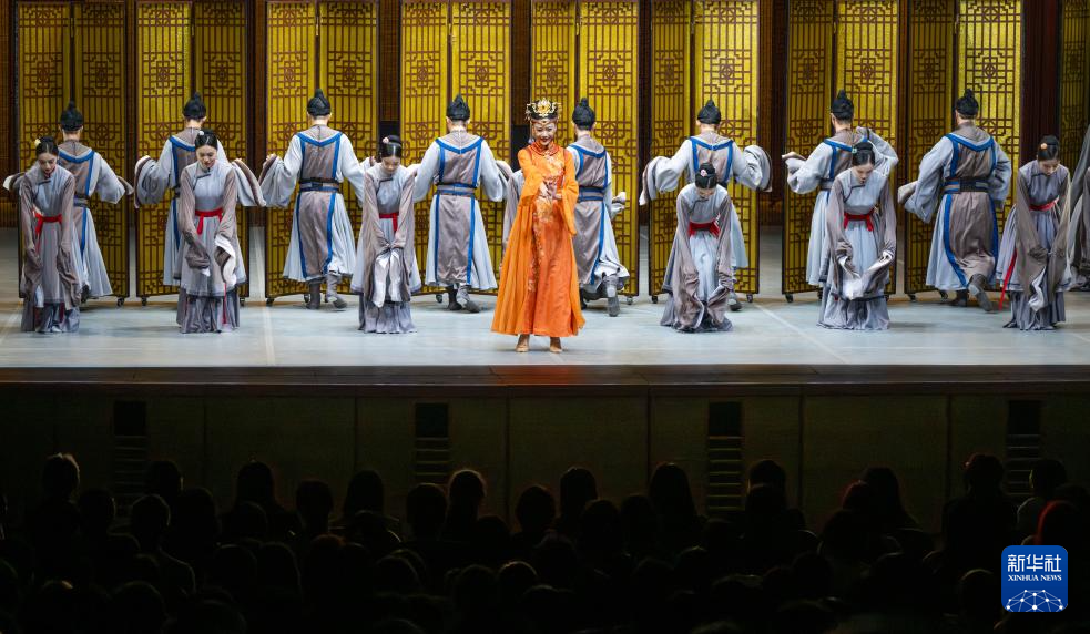 這是8月8日在香港文化中心拍攝的民族舞劇《紅樓夢》。新華社記者 朱煒 攝